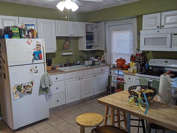 3rd image of 519 Atwells Ave Unit 2