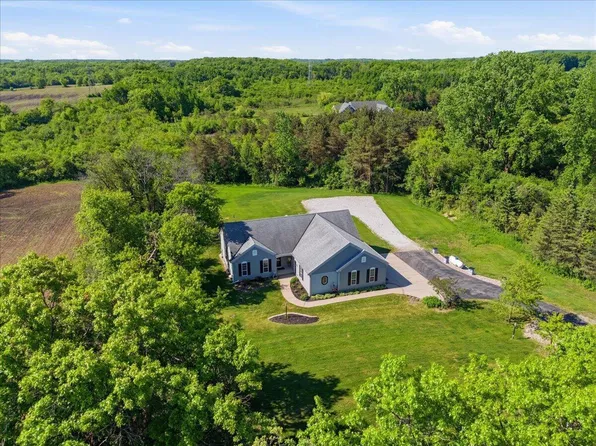 10155 W Oakwood ROAD, Franklin, WI 53132