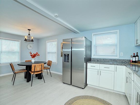 4th image of 2131 Lindsay Rd