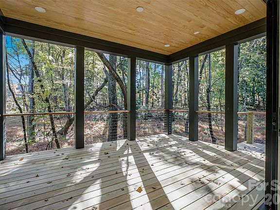 4th image of 4221 Spring St