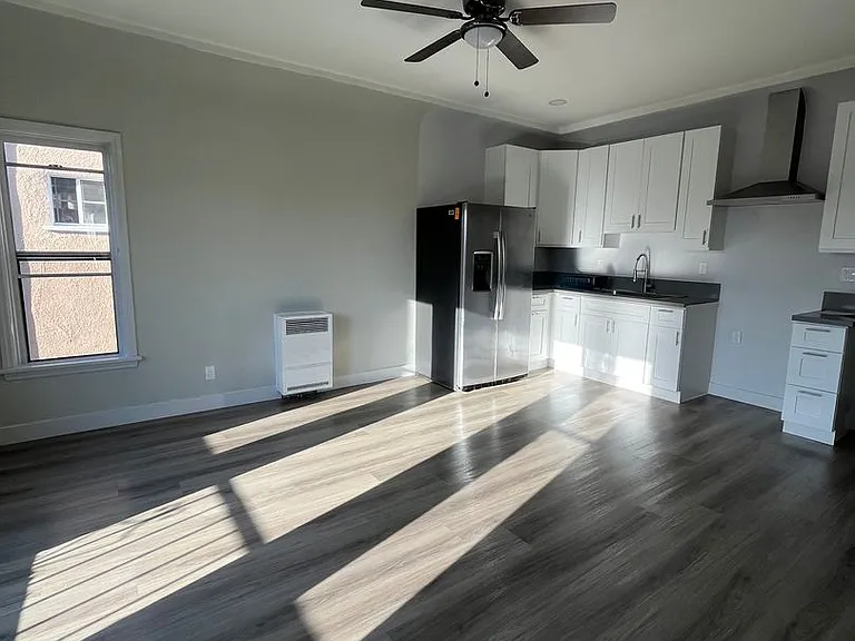 2000 S Harcourt Ave — Photo 13