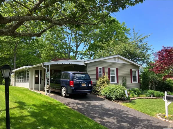 525/92 Riverleigh, Riverhead, NY 11901