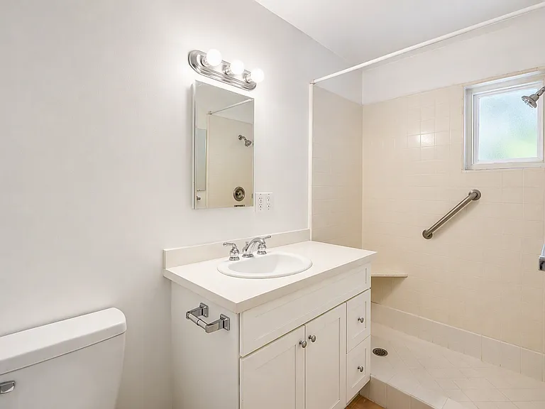 220 Lilac Ct — Photo 32