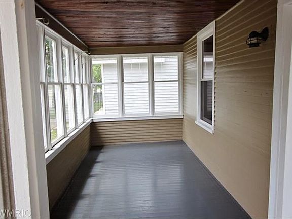 2nd image of 259 W 19th St