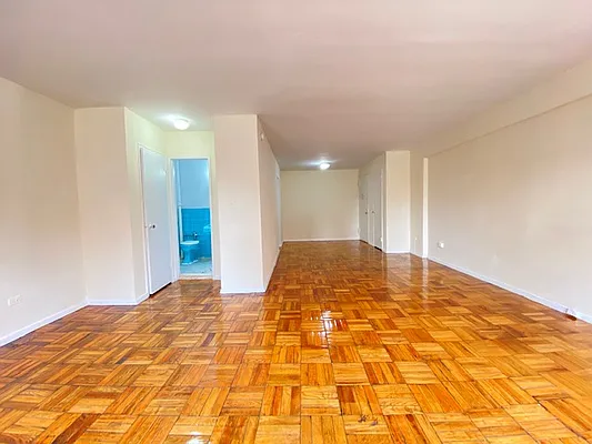 Rented by Queens Apartments Realty LLC | media 18