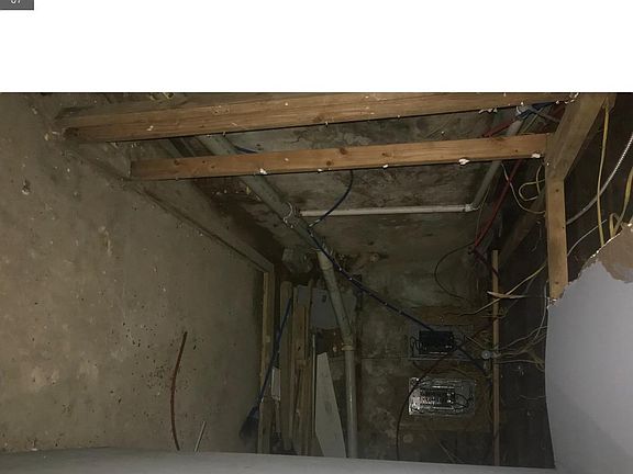 5th image of 648 E Clementine St