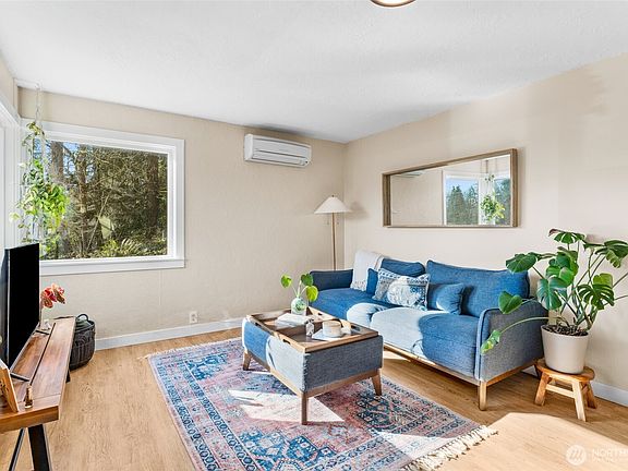 3rd image of 2183 NE 3rd Avenue