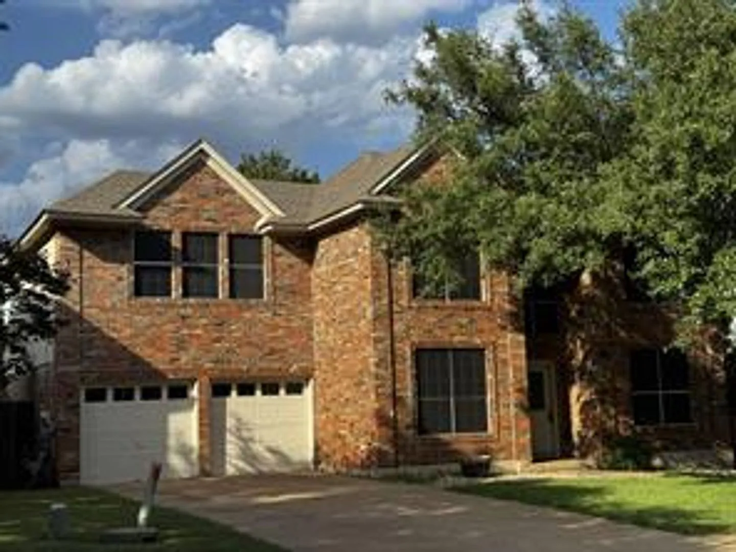 Large 4 bedroom Home in Southwest Austin — Photo 1