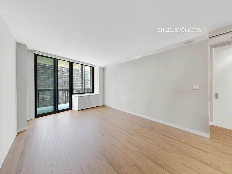5 E 22nd St #8F — Photo 1