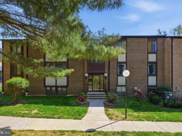 9731 Kings Crown Ct APT 102, Fairfax, VA 22031