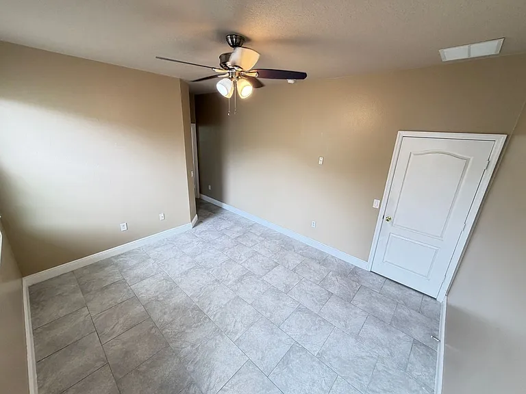 2411 Grasmere View Pkwy N — Photo 22