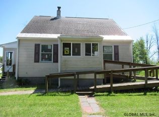 16 Hoffman St, Selkirk, NY 12158