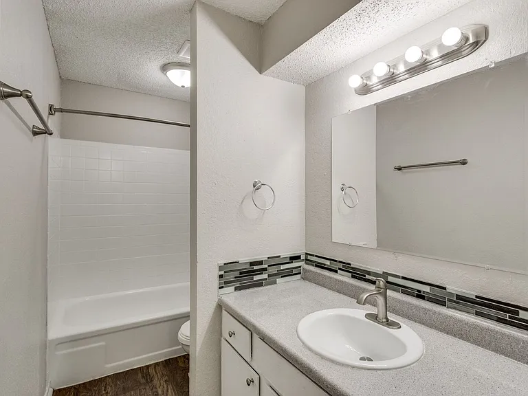 2400 Nottingham Way — Photo 37