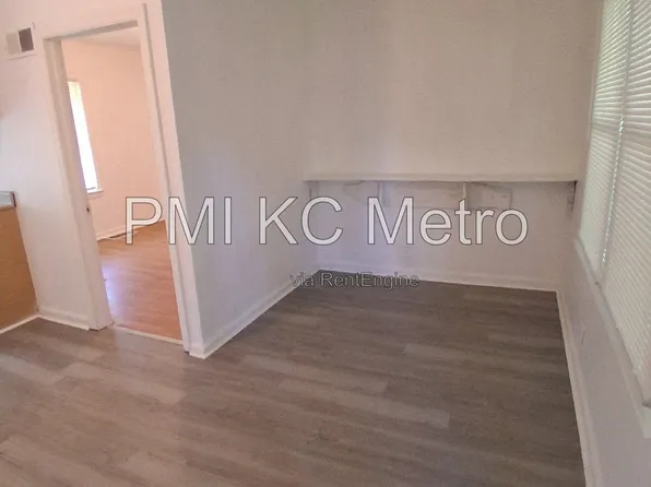 26 S Central St #9, Buckner, MO 64016