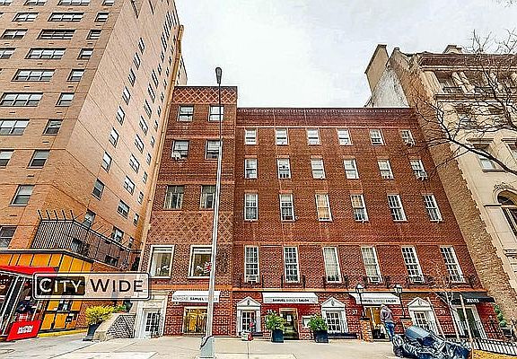 3rd image of 33 E 65th St APT 4B