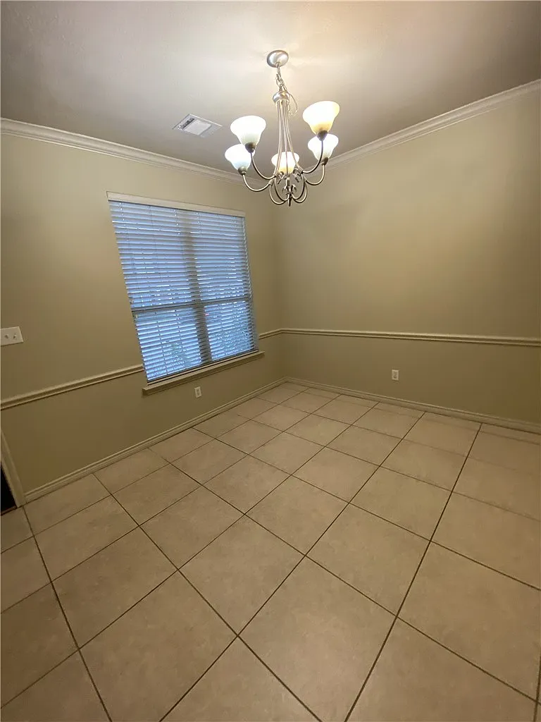 4 bed, 1496 sqft, $2,000 — Photo 3