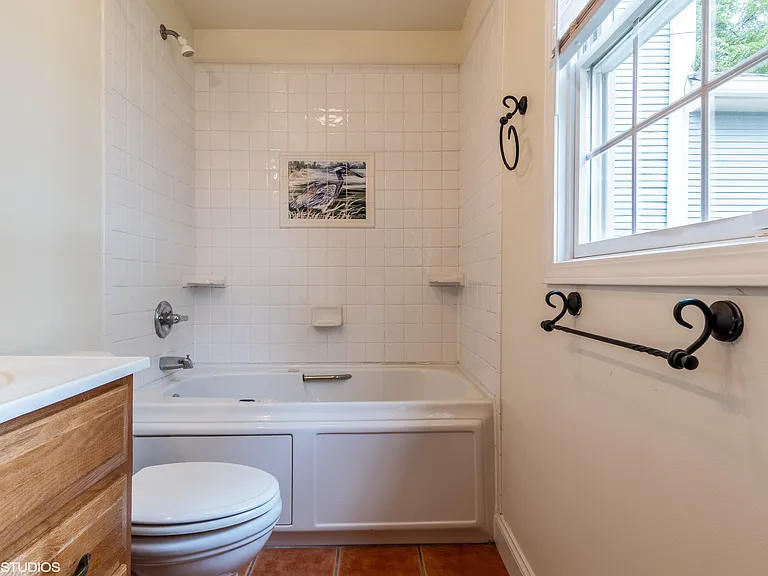 2542 N Talbott St — Photo 10