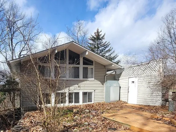 15 Overlook Drive, Highland Mills, NY 10930