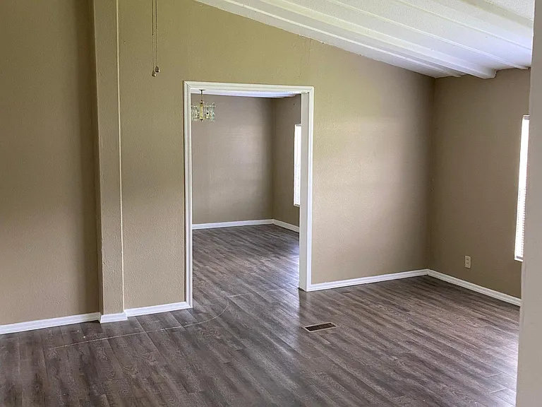 4752 Dunkeld Ave — Photo 6