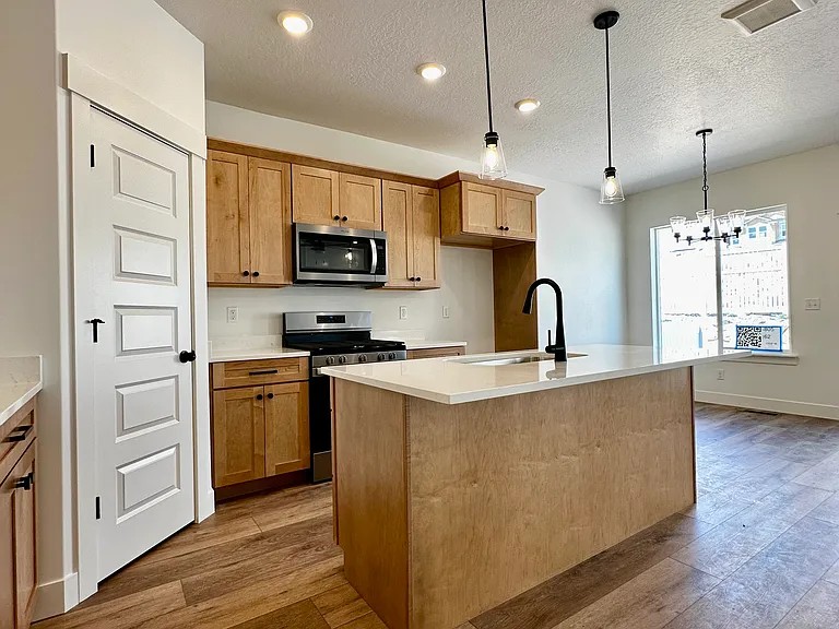 1558 W Banner Dr — Photo 2