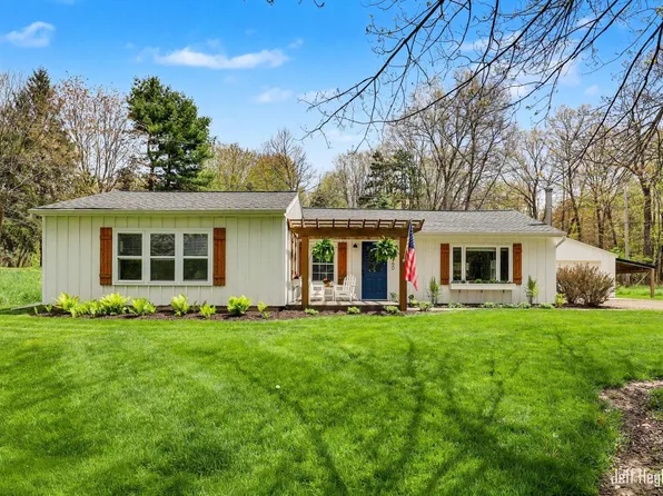 1260 Cramton Ave NE, Ada, MI 49301