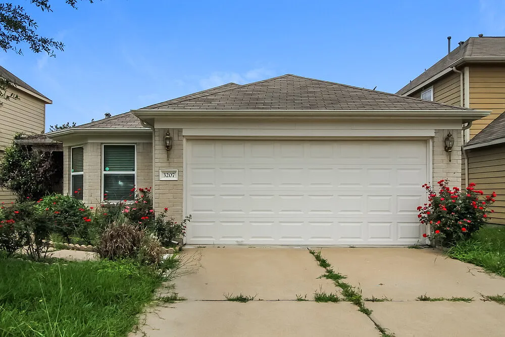 3 bed, 2.0 bath, 1761 sqft, $2,730 — Photo 1