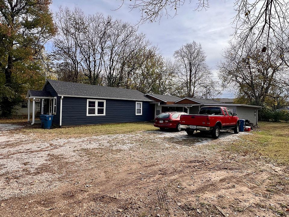 2nd image of 1360 E Locust Street