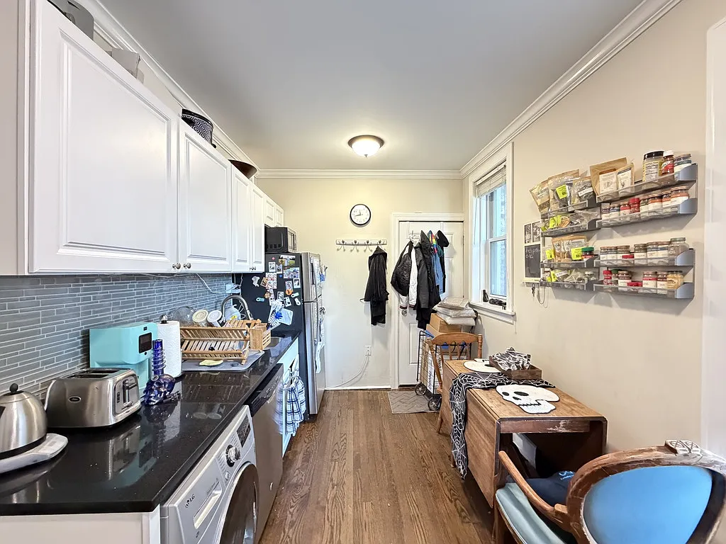 Great 1 Bed, 1 Bath at Roscoe + Broadway (Lakeview) — Photo 3