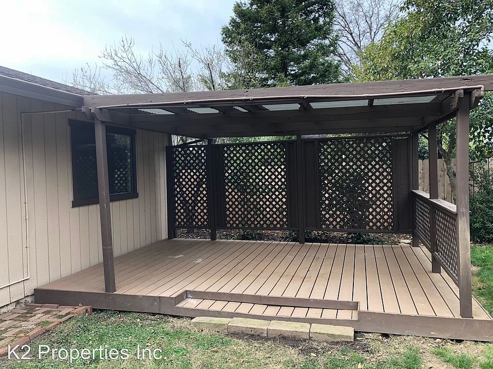 2nd image of 832 Oakmont Dr