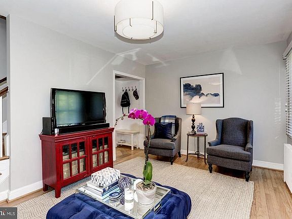 3rd image of 1805 Leslie Ave