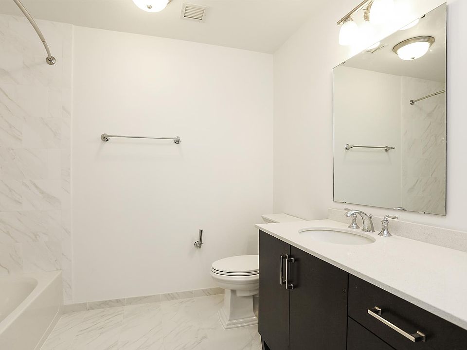 1st image of 10 Byron Pl Unit 616