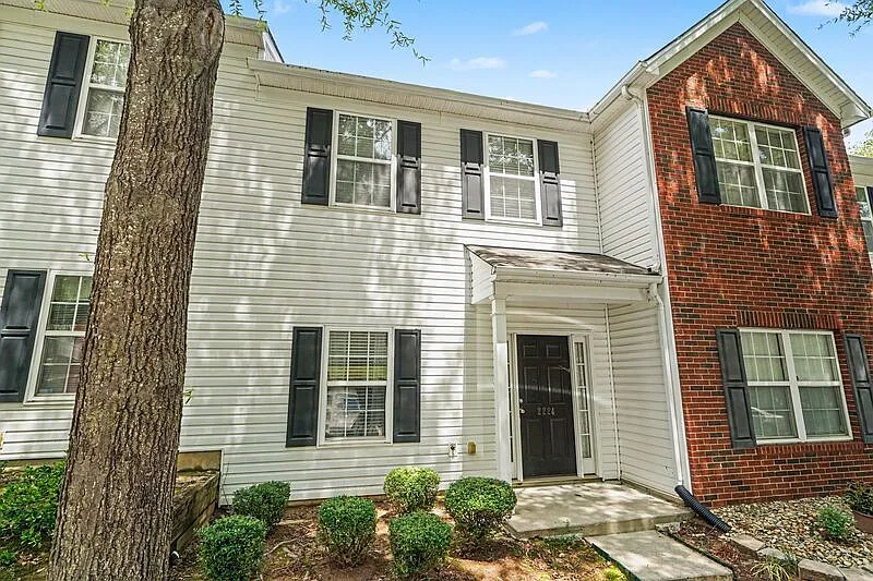 2 bed, 2.5 bath, 1296 sqft, $1,500 — Photo 2