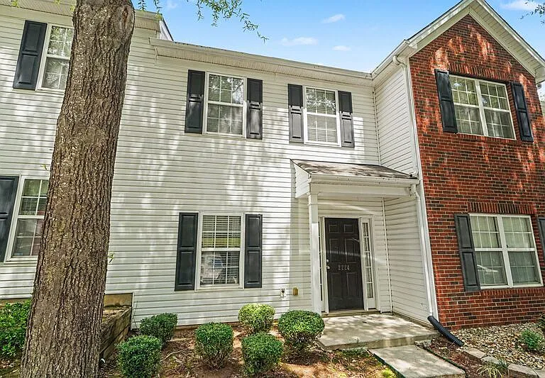 2224 Winthrop Chase Dr — Photo 2