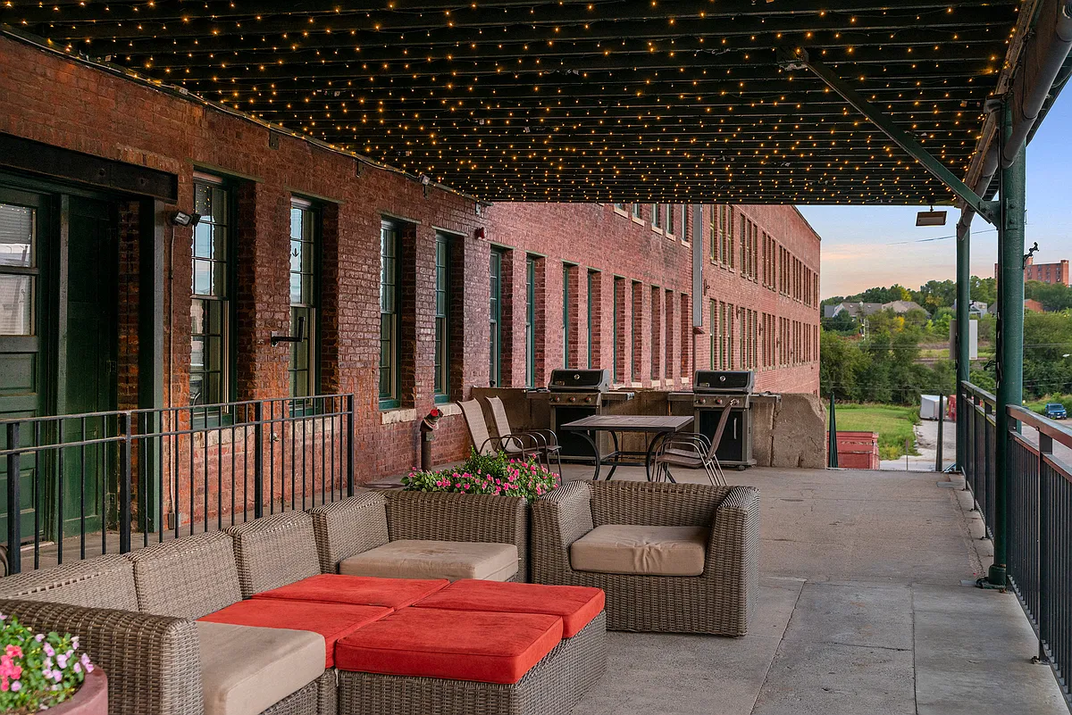 Building Photo - L15 Lofts