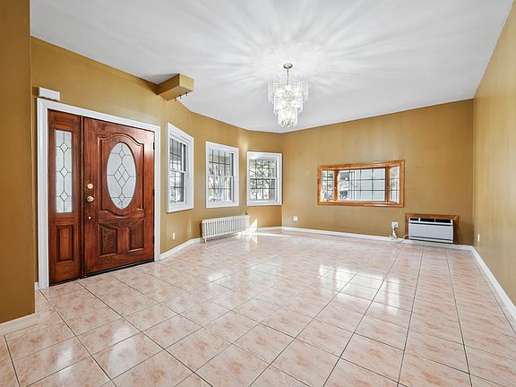 5th image of 12 Matthews Ct #1