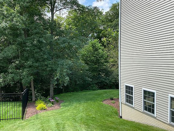 3rd image of 1226 Winterberry Ln
