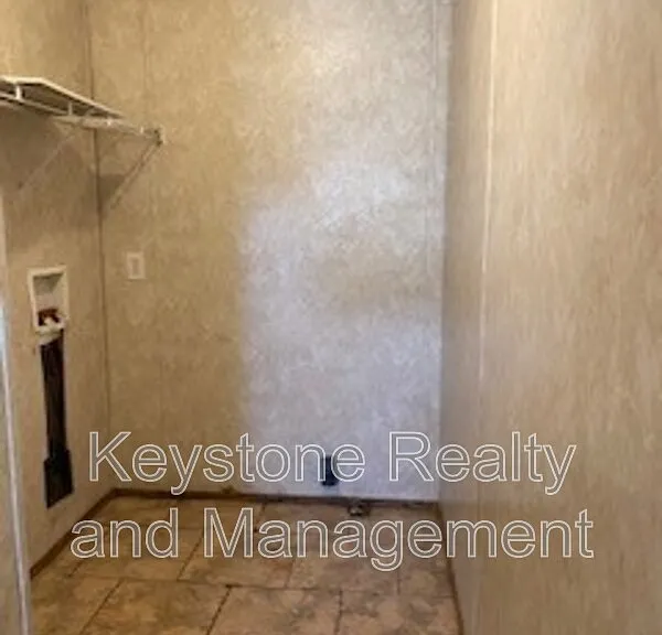 726 Trevor Ln — Photo 7