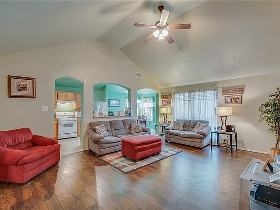 3rd image of 2868 Grandview Dr