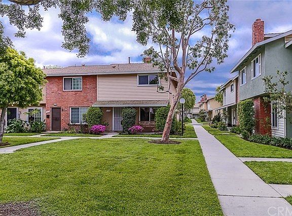 Large expanse of greenbelt in front of this unit