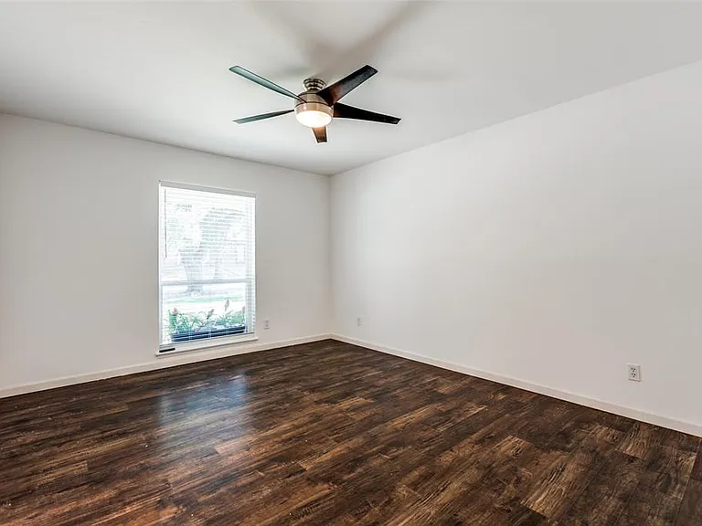 1300 Pioneer Ln — Photo 13