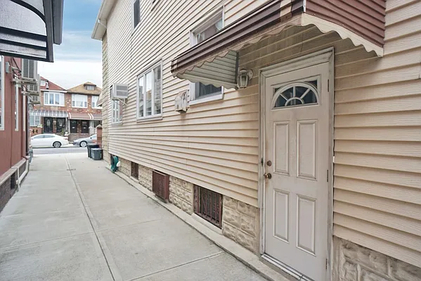 Sold by Neuhaus Realty, Inc. | media 35