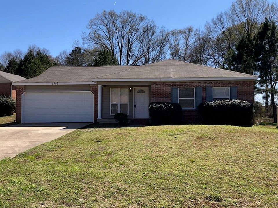 1st image of 1906 Twin Pine Dr