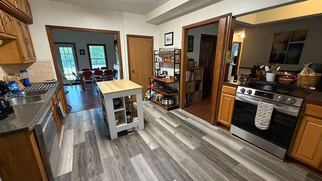 4 bed, 1700 sqft, $1,700 — Photo 3