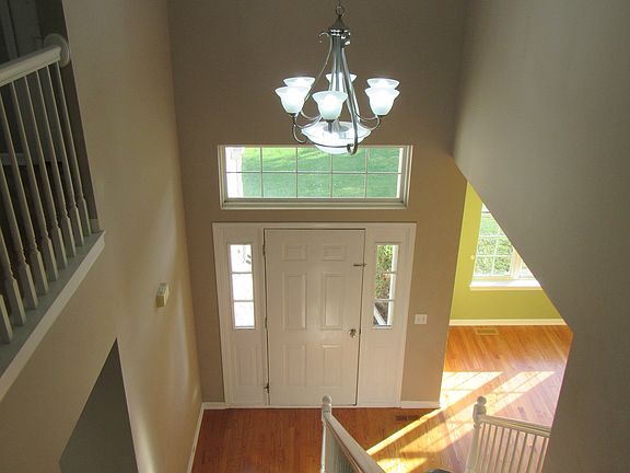 Dramatic 2-Story Entry!