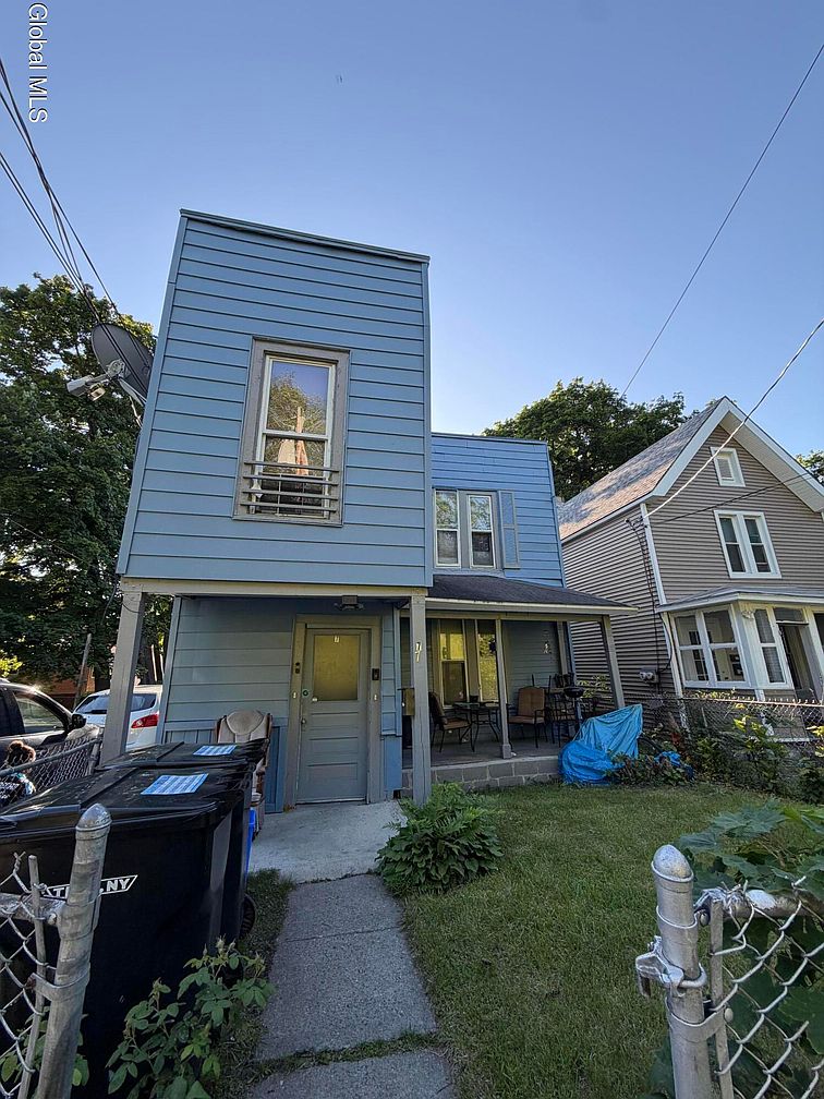 1st image of 7 Winnie Avenue
