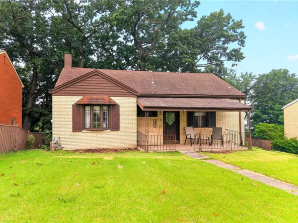 3 Solar Dr, Ambridge, PA 15003