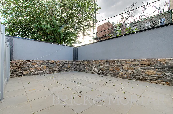 Rented by Brick&Mortar | media 66