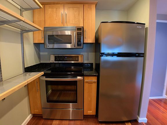4th image of 707 Fathom Dr APT 208