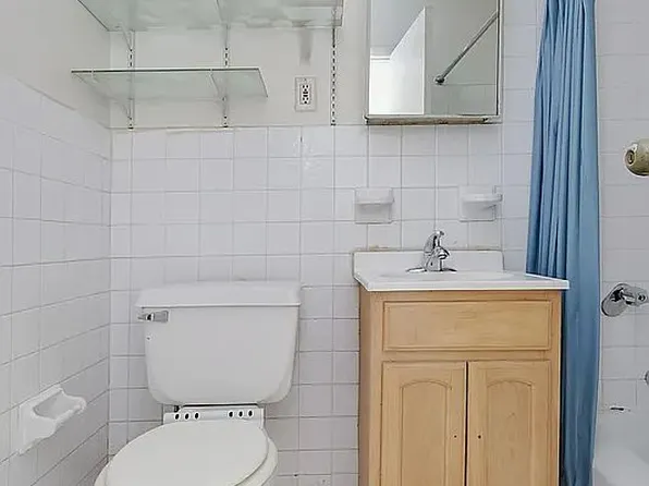695 9th Ave Unit Garden, New York, NY 10036
