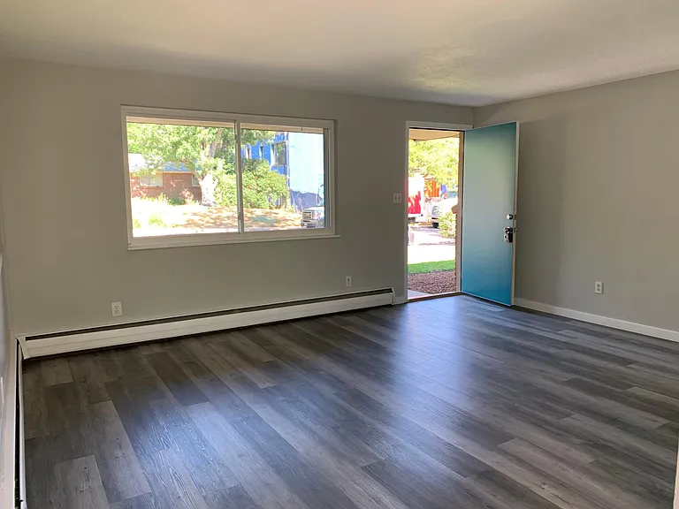 1210 Georgetown Rd — Photo 2